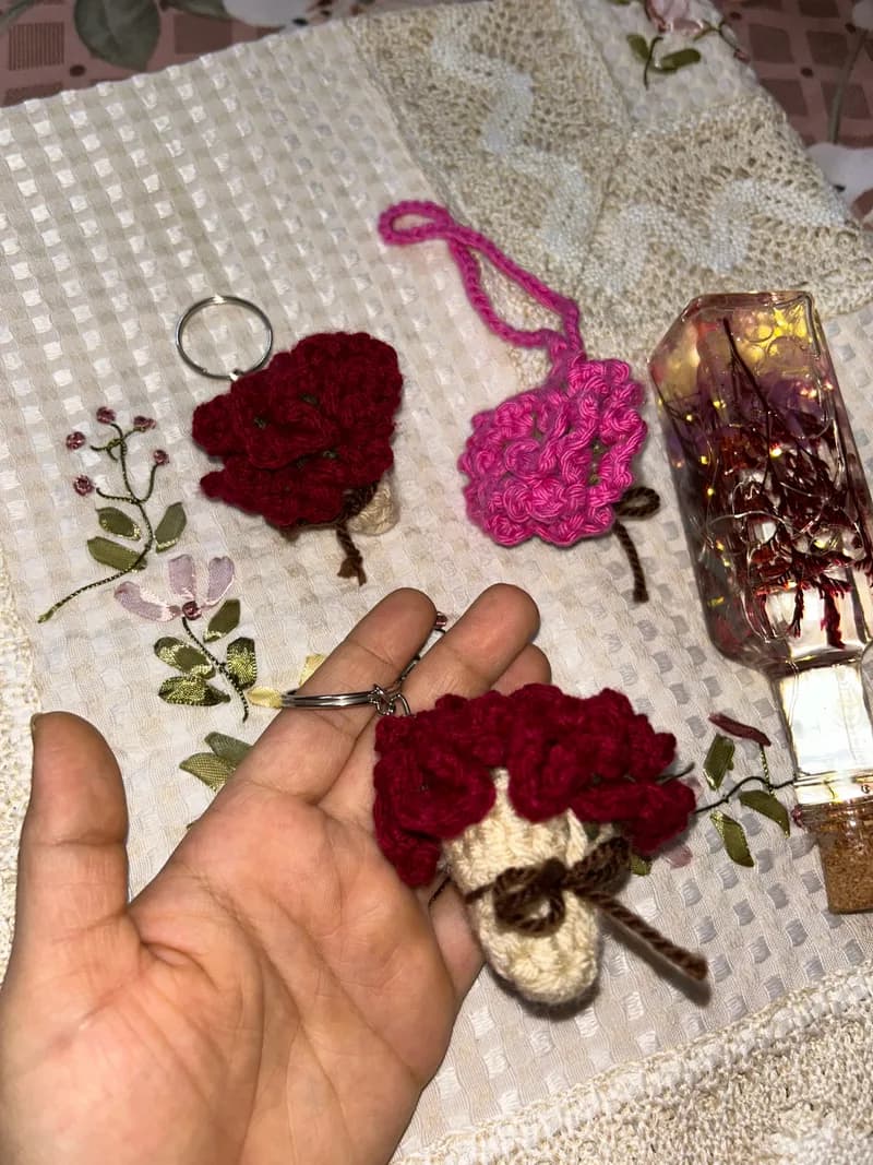 Small crochet rose bouquet 